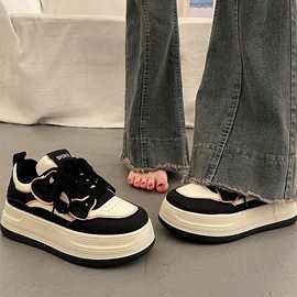 高颜值板鞋女韩版圆头小白鞋学生百搭2024新款休闲增高运动鞋