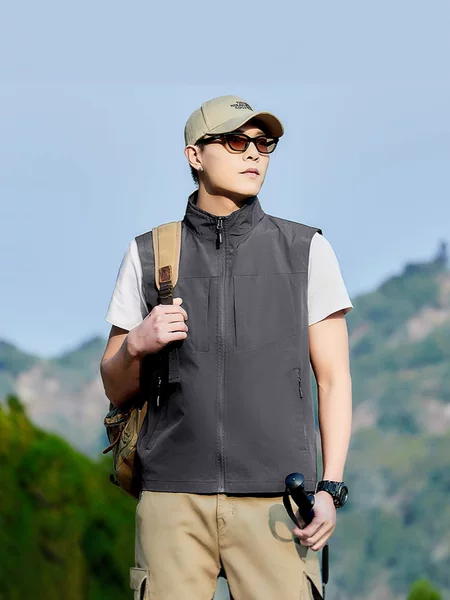 Foreign Trade Cross-border Vest Spring and Autumn New Men's Casual Multi-pocket Vest Breathable Sports Men's Jacket Waistcoat LOGO Print