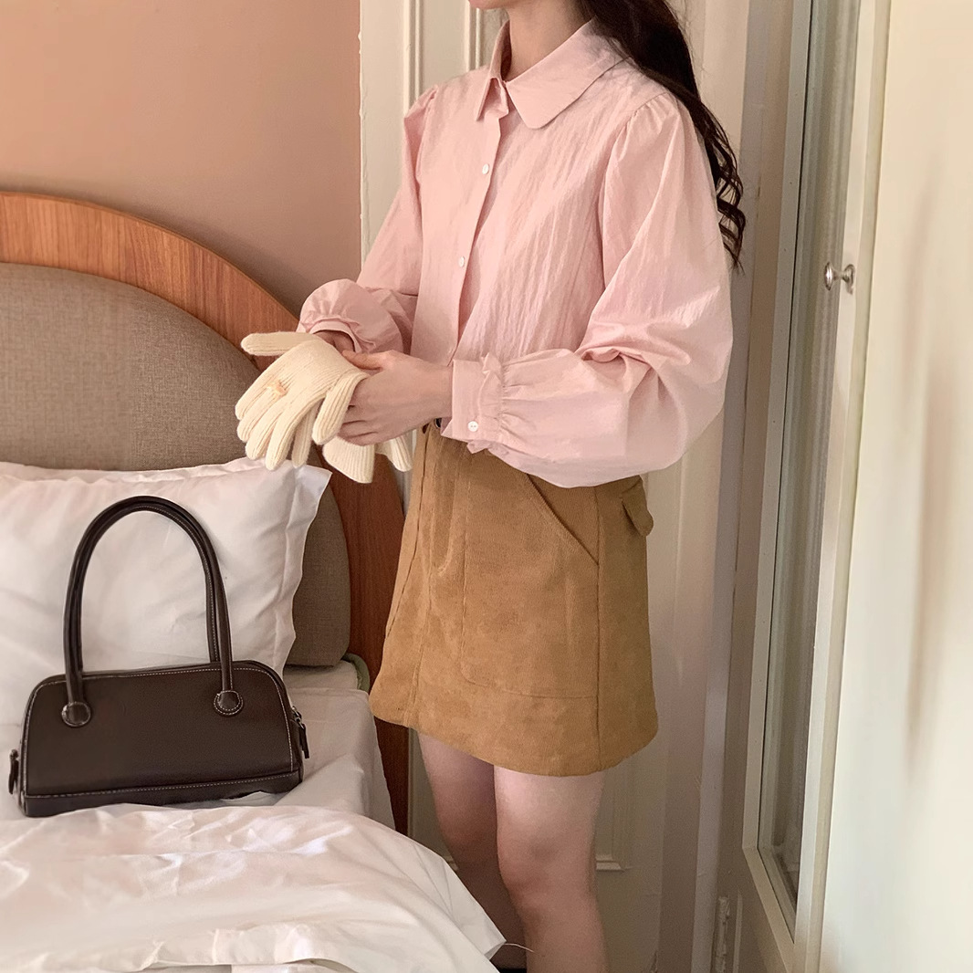 핑크 긴 소매 셔츠 여성의 봄 2025 새로운 올매치 레트로 인형 칼라 디자인 틈새 셔츠 탑