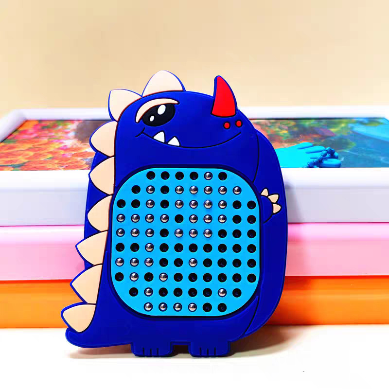 Llavero de dibujos animados creativo Tablero de dibujo magnético, laberinto de cuentas para caminar, descompresión, mochila escolar de juguete, puesto colgante, pequeño regalo al por mayor