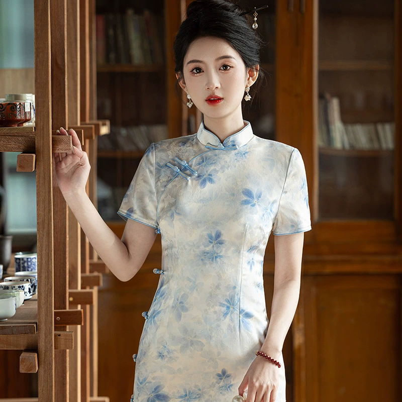 Китайский стиль улучшенный чонсам 2025 весна и лето новый продвинутый элегантный принт длинный ретро девушка повседневная девушка