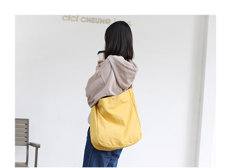 Women's Large Canvas Solid Color Basic Classic Style Magnetic Buckle Canvas Bag display picture 21