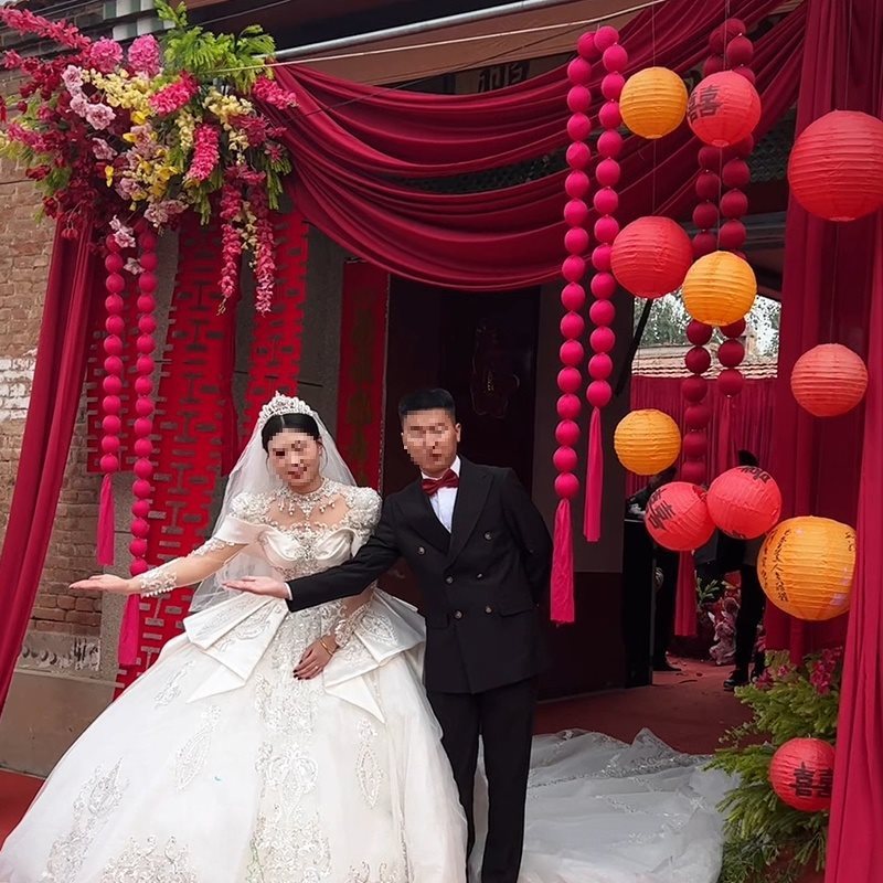 結婚式の庭の装飾、田舎の自作の家の庭の装飾、結婚式の門、長い結婚式の文字のカーテン、ランタンと滝|undefined