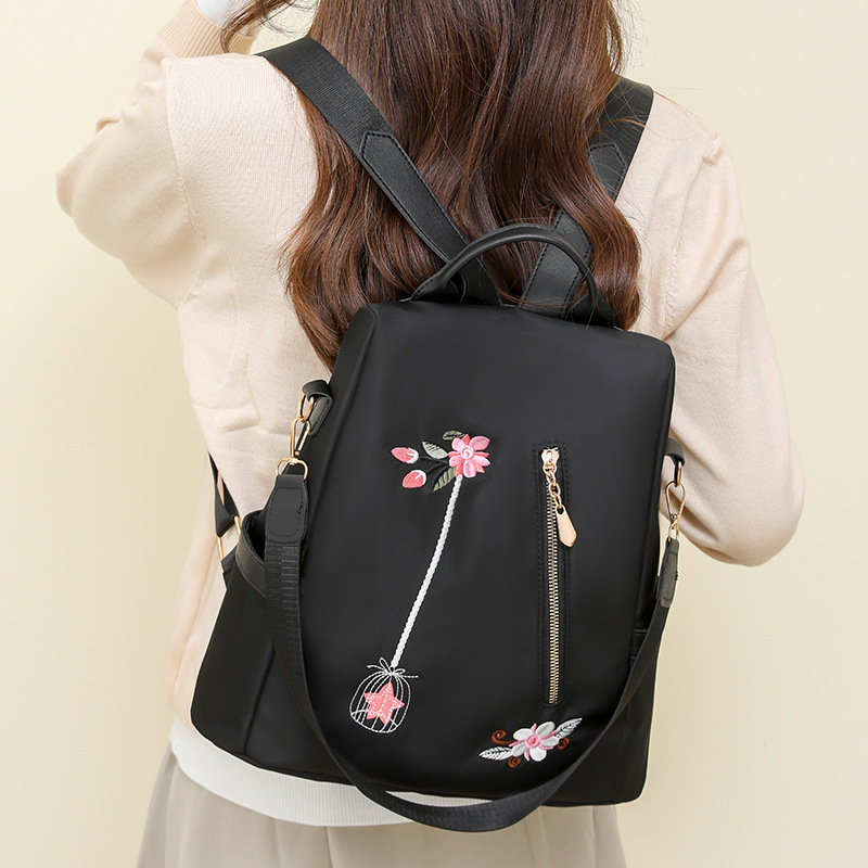 Mochila antirrobo de gran capacidad para mujer con bordado de flores de nuevo estilo Mochila de viaje de ocio de nailon antiagua de moda al por mayor