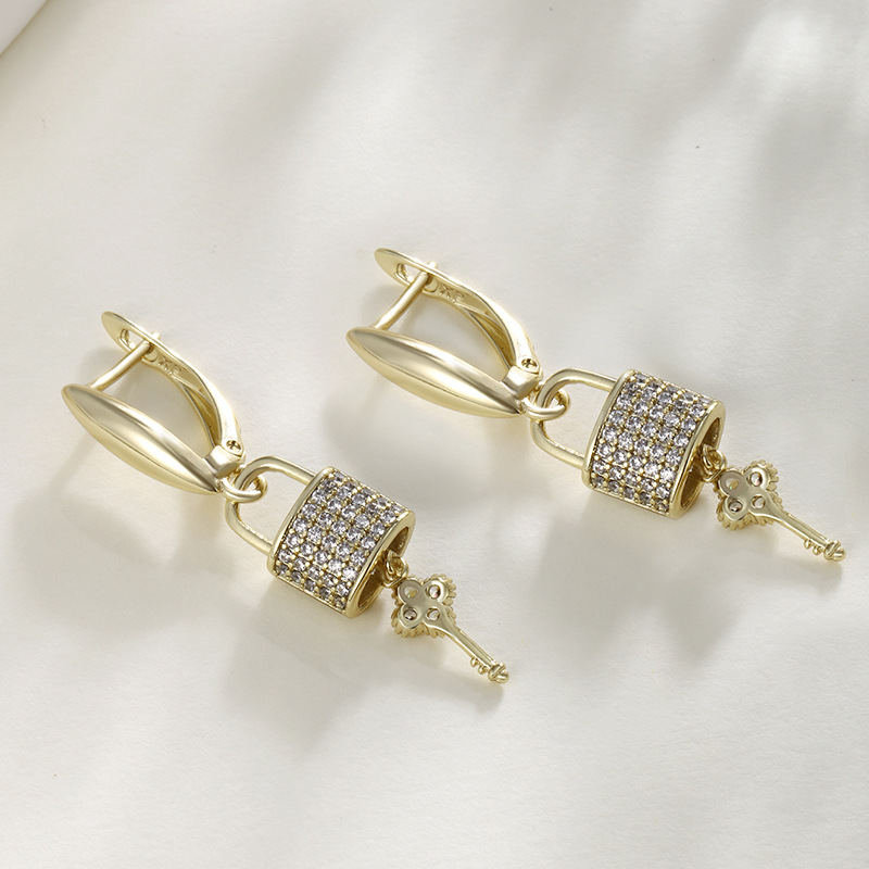 Pendientes de llave de cerradura de diamantes de aleación Xuping, lujo ligero, sentido de alta gama, otoño e invierno, nicho, moda europea y americana, pendientes largos, mujeres