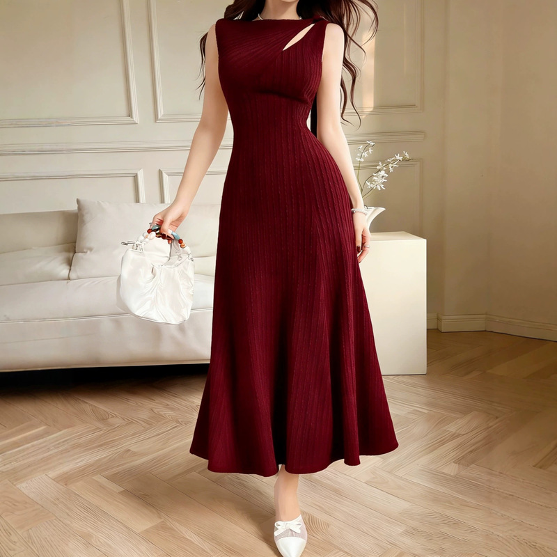 2026 New Cross-Border Women's Knitwear with Asymmetrical Neckline, Hollow-Out Design, Fashionable Slim-Fit Long Dress for Beach Vacation Photoshoot 2026 New Cross-Border Women's Knitwear with Asymmetrical Neckline, Hollow-Out Design, Fashionable Slim-Fit Long Dress for Beach Vacation Photoshoot