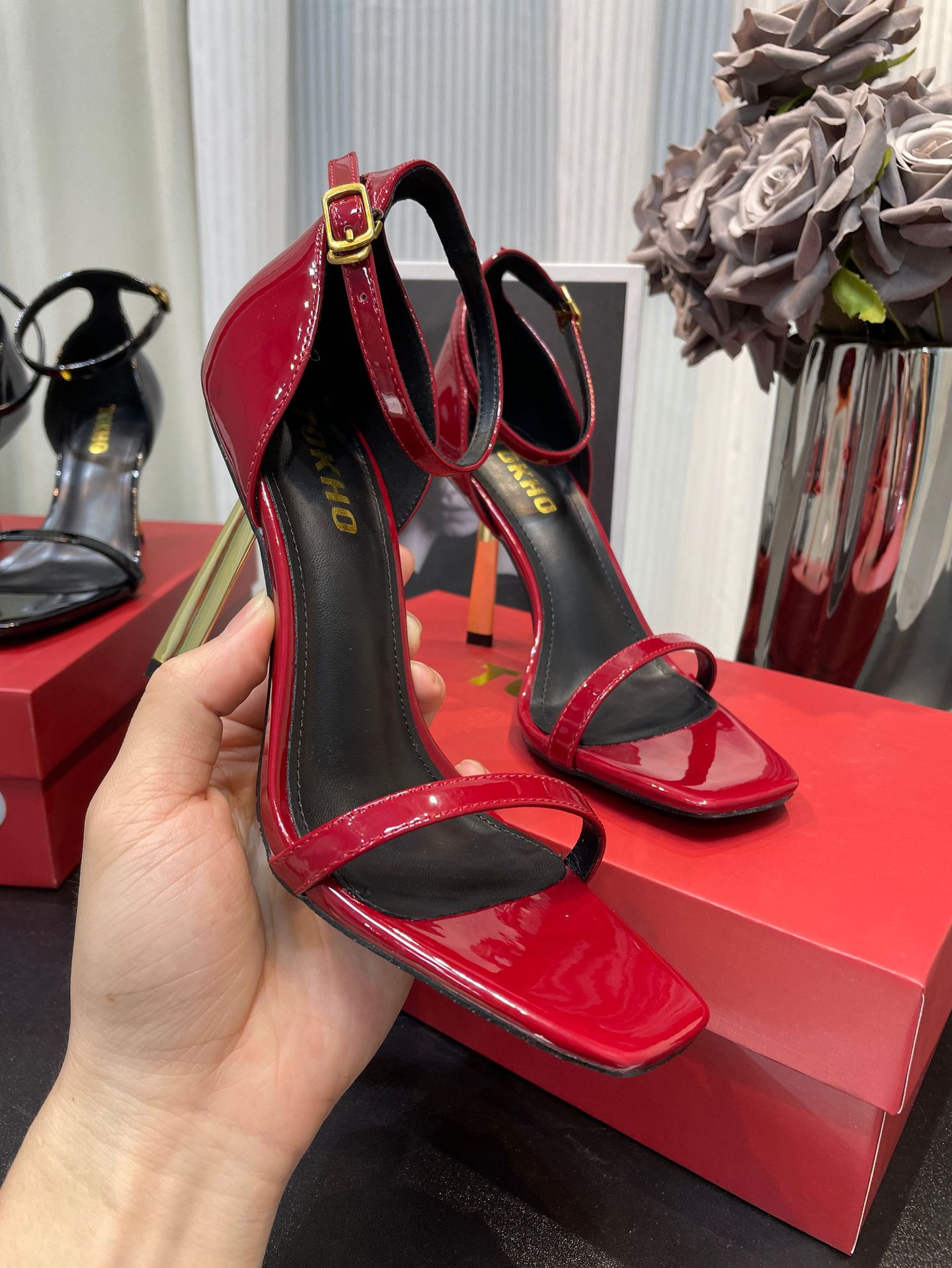 Strap~2026 Summer New Black Patent Leather Square-Toed High-Heeled Women's Sandals With Gold Heel And Open Toe_voghion.com