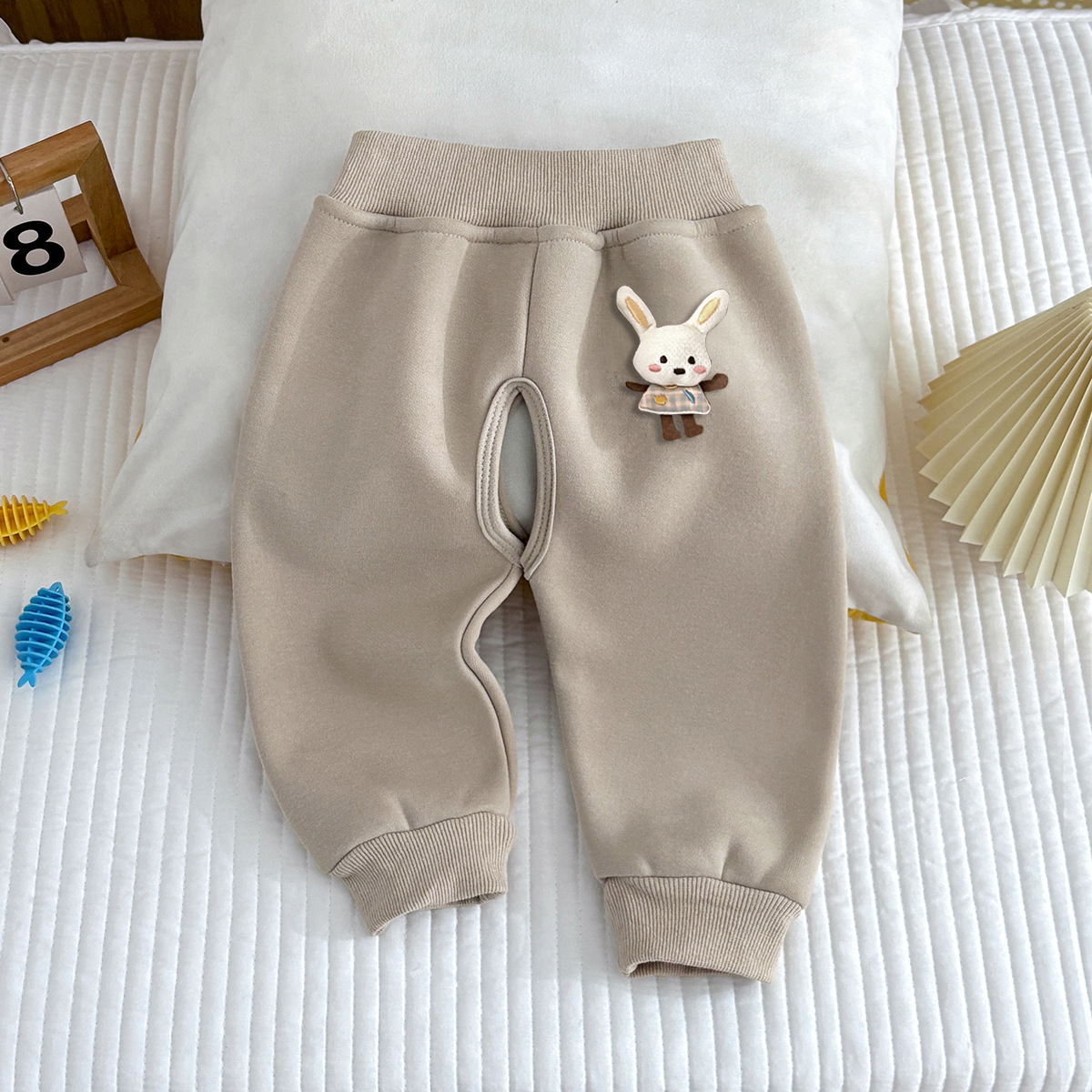 Rice color bunny (velvet open pants)