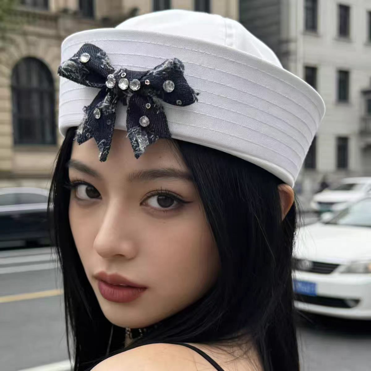 검정 리본 장식 세일러 모자
