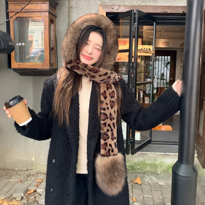 Cute leopard print faux fox fur winter hat with integrated scarf for women, warm and thick double-sided fur ear protection hat Cute leopard print faux fox fur winter hat with integrated scarf for women, warm and thick double-sided fur ear protection hat