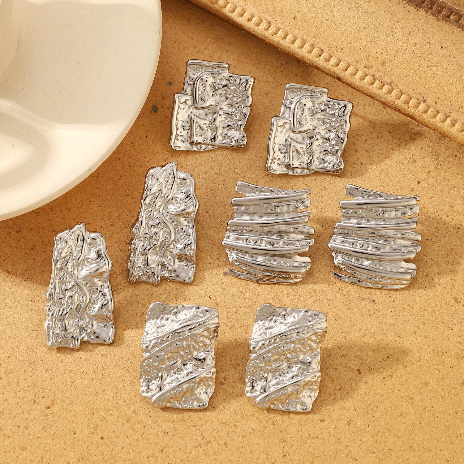 Women's Gender 1 Pair Basic Modern Style Classic Style Geometric Plating Pleated Titanium Steel Ear Studs
