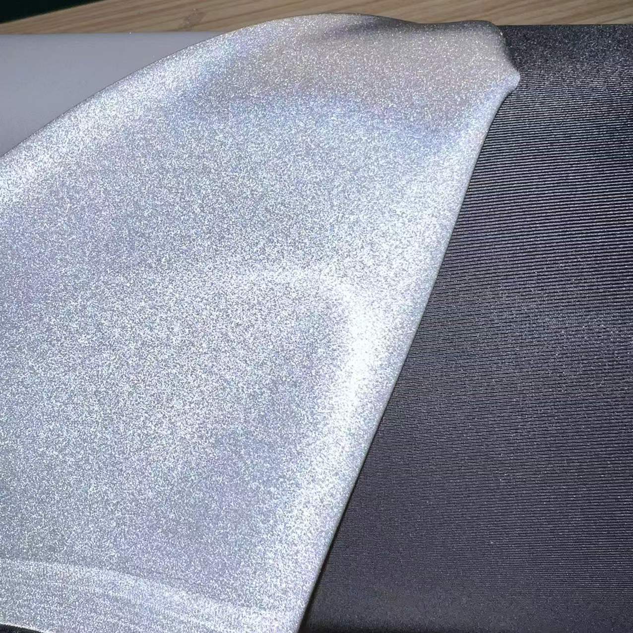 供应黑色反光弹力布 高弹反光布 中亮黑色反光针织布耐水洗反光布