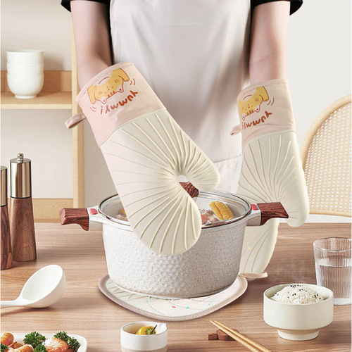 New cream ins style cartoon baking gloves oven kitchen heat insulation gloves high temperature resistant silicone gloves wholesale
