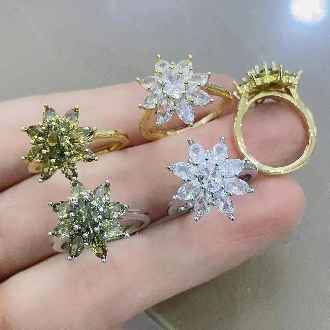 Copper Material Eight awn star Pattern Fashion Eight Awn Star Copper Plating Inlay Zircon Rings 1 Piece