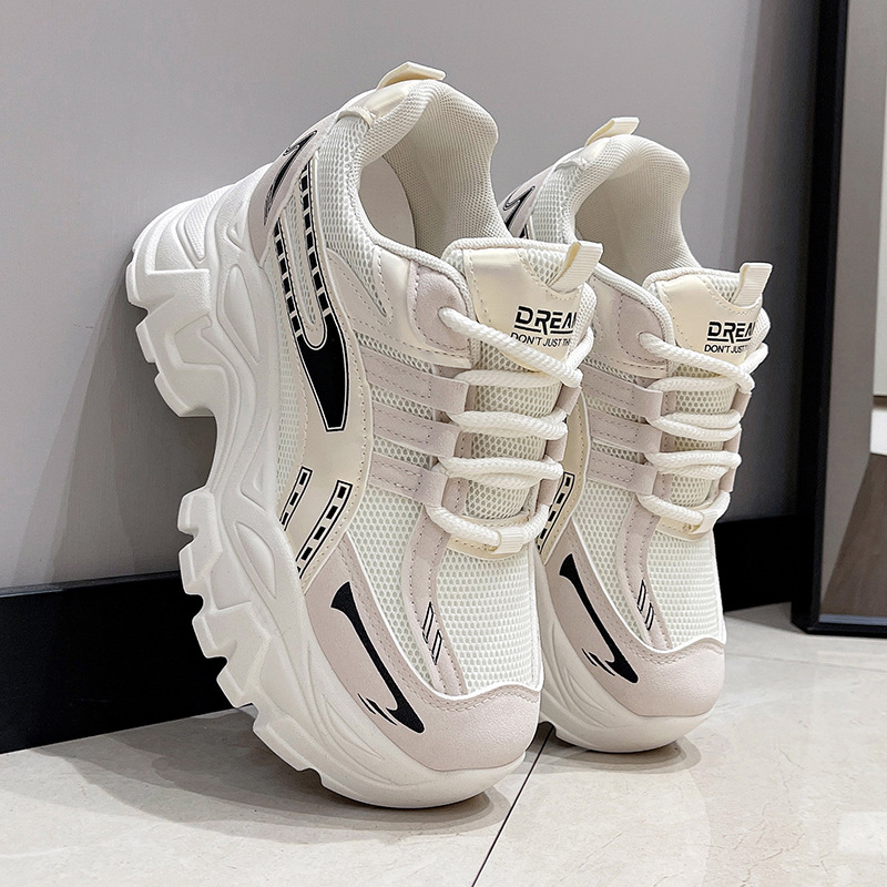 2025 nuevos zapatos de mujer de otoño de malla aumentan la altura de los zapatos deportivos pequeños de la explosión de zapatos de suela gruesa en línea super caliente