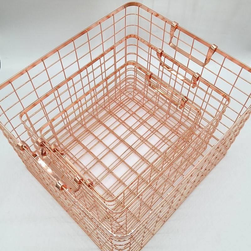 Cesta de almacenamiento de estilo nórdico con manijas Cesta de almacenamiento de hierro dorado Cesta de almacenamiento de marco de almacenamiento de gran capacidad de oro rosa