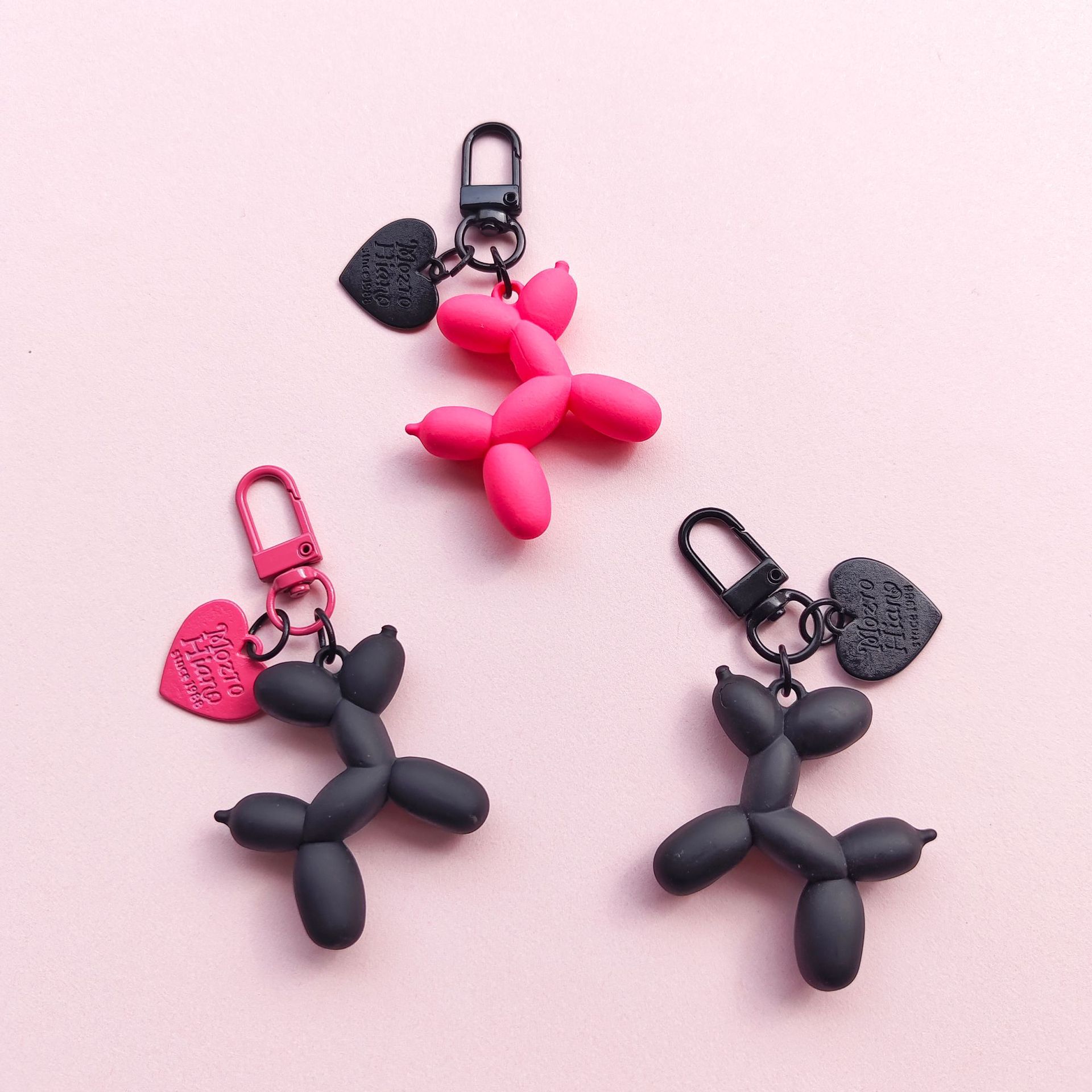 Inswind pequeño libro rojo amor globo perro llavero colgante pareja bolsos DIY colgante joyas de dibujos animados acrílicos