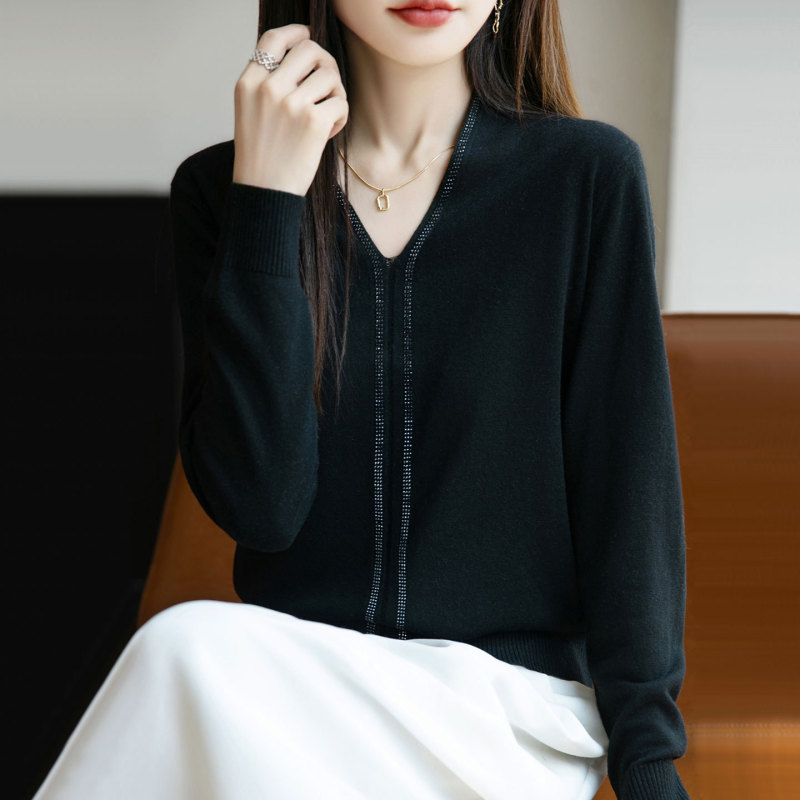 【厂家直供】秋季新款V领针织衫女士毛衣时尚烫钻宽松短款打底衫|undefined