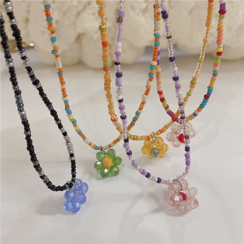 Collier de fleurs mignonnes et sucrées, style coréen, style rétro, en cristal coloré, avec de petites marguerites. Vente en gros de bijoux._voghion.com