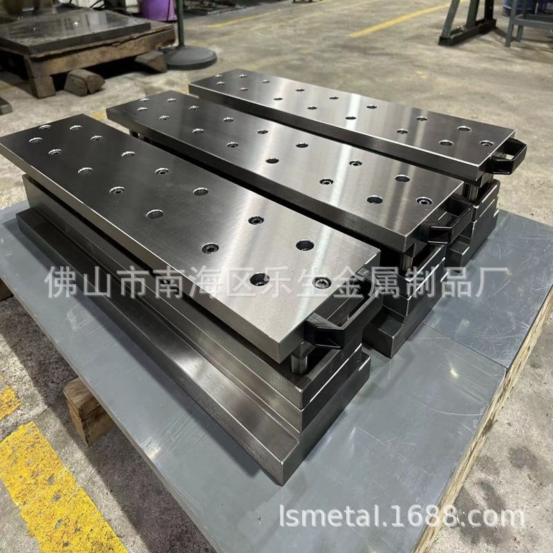 金属板冲孔模  铝扣板天花板片料生产模具设备 集成吊顶冲孔模