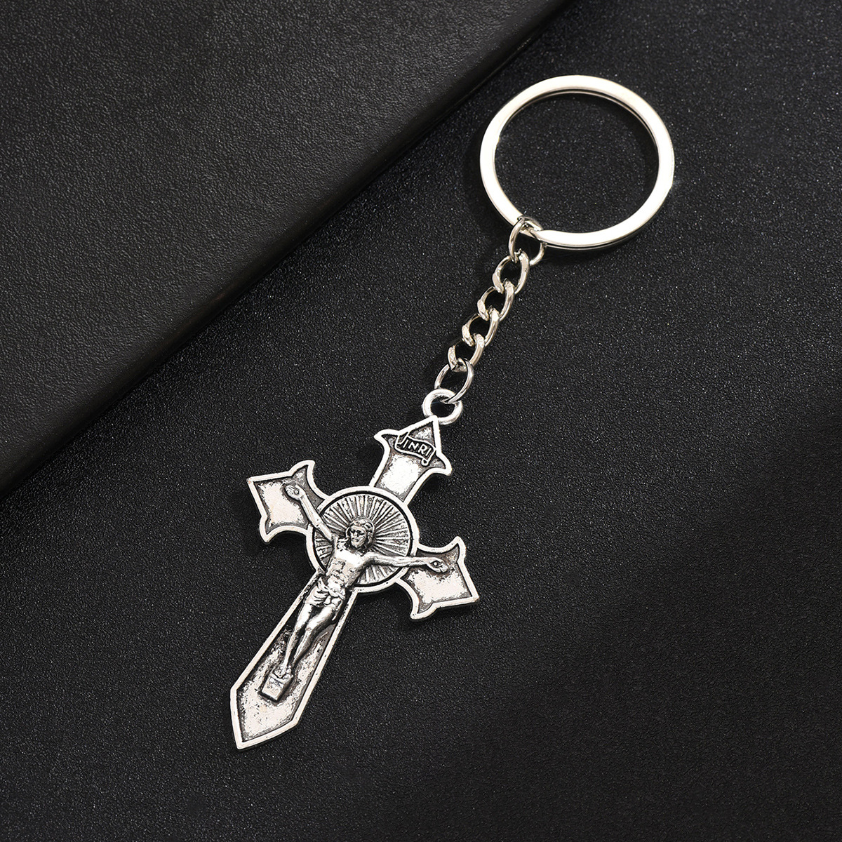 comercio exterior al por mayor letras inglesas llavero colgante bolsos colgantes crucifijos colgantes de metal suministro transfronterizo