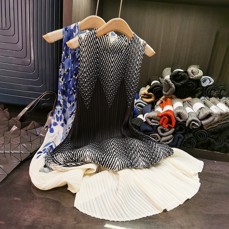 High-End Elegant Gradient Color Round Neck Sleeveless Dress Summer New Goddess Style Sweet Pleated Mid-Length Skirt for Women