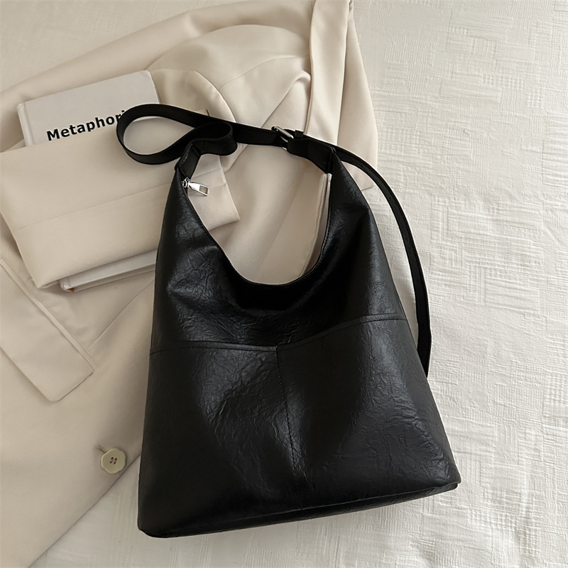 Bolso de mujer 2024, nuevo otoño y invierno de alta calidad, bolso de brazo de viaje simple, bolso de hombro de gran capacidad para mujeres.