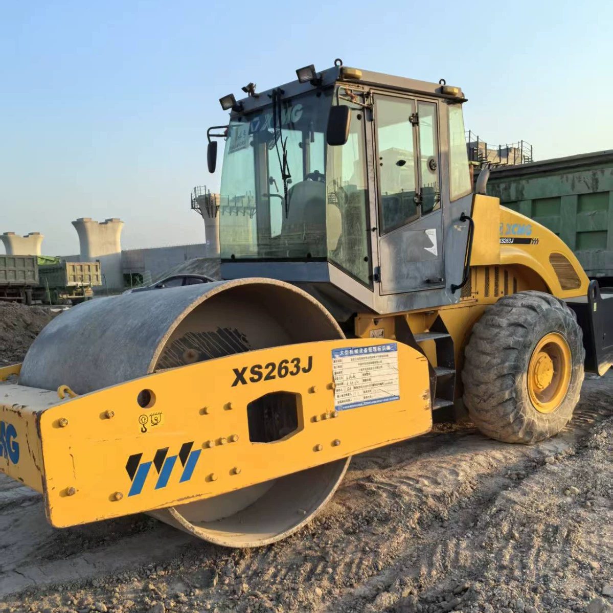 26-тонный одноколесный вибрационный дорожный каток XS262J для уплотнения покрытий, вибрационный, Шанхай, низкая цена, продажа