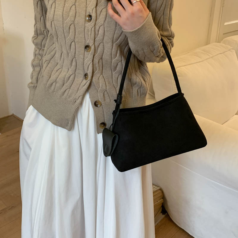 Niche de alta sensación de seda de abrigo bolso inferior para mujeres otoño / invierno 2025 nueva moda de moda universal bolso de mano de viaje