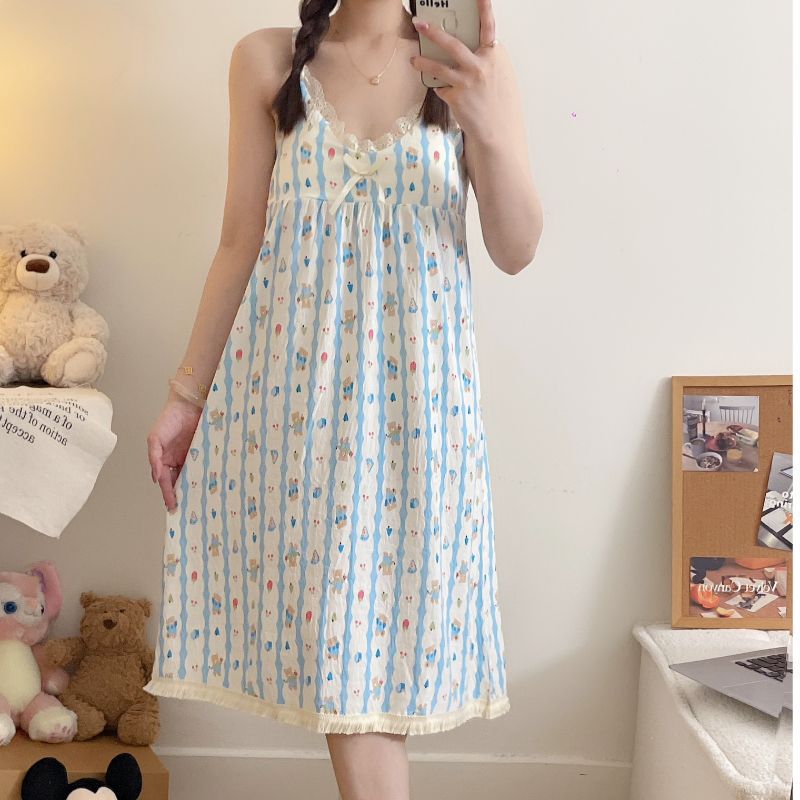 El oso azul viene con una almohadilla para el pecho, un camisón, una mujer, un dulce servicio a domicilio de verano, una nube, un pijama de hilo de algodón, ropa exterior delgada