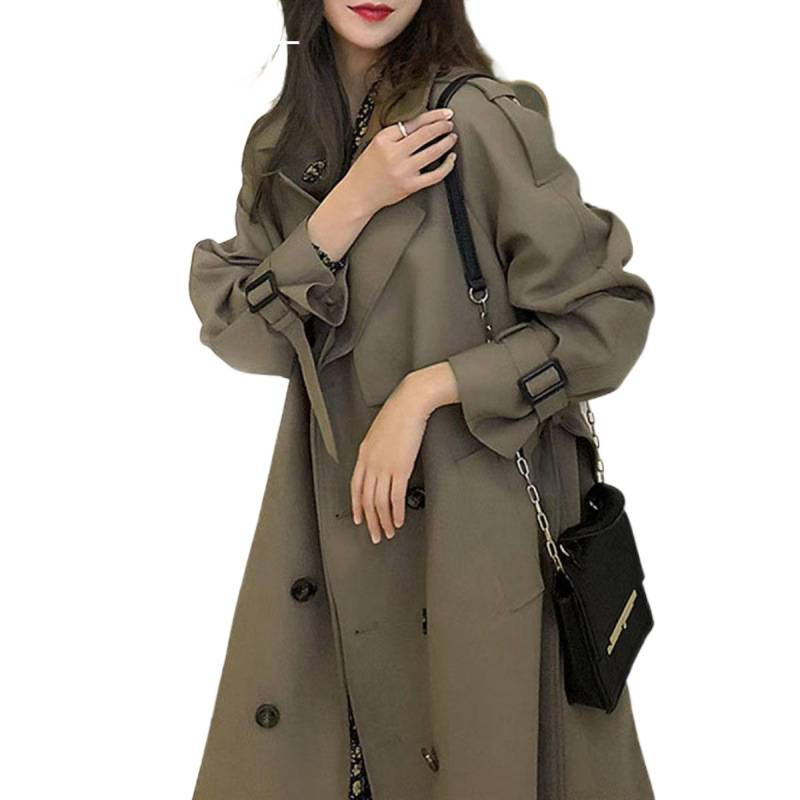 Der diesjährige beliebte neue Trenchcoat für den Herbst ist eine mittellange, fließende Jacke für Damen, die über das Knie reicht und elegant aussieht._voghion.com
