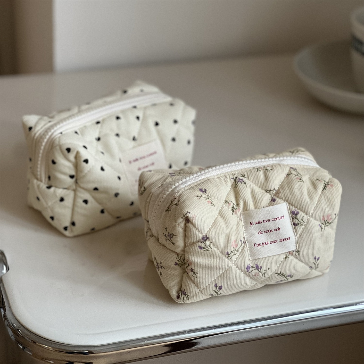 30g Weight Canvas Lining Material Zipper Closure Type / Strap Type Cosmetic Bag Bags Type Holiday, Daily Occasion Corduroy Material Heart Shape, Flower Pattern All Seasons Season Women's Gender Classic Style Style Square Shape Classic Style Heart Shape Flower Corduroy Square Makeup Bags 21