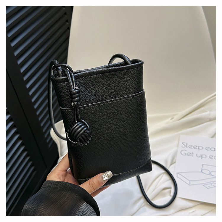 2024 Korean version new mobile phone ins crossbody small simple casual versatile mini woven ball bag_voghion.com