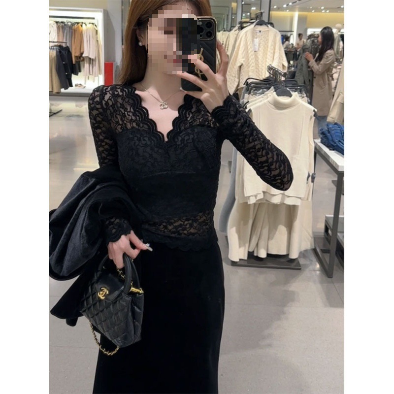 V-neck lace blouse for women, spring and autumn, unique and stylish French-style inner layer top.