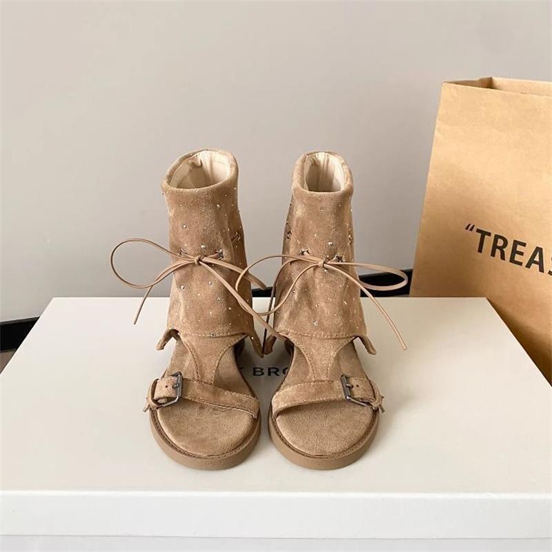 Boots de arco para mujeres de verano delgado transpiración interior aumento de altura cuando las sandalias romanas con dedos cortos