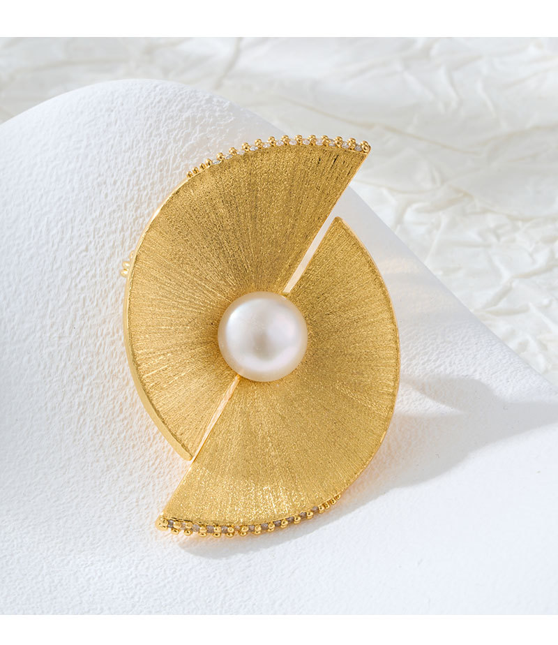 Broche éventail minimaliste brossée avec perles d'eau douce_voghion.com