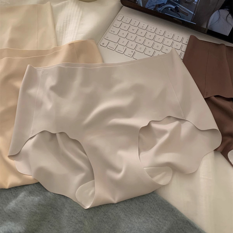 Girls' Milk Tea Color Series Seamless Ice Silk Panties, Pure Cotton, Extended Crotch, 7A Antibacterial, Mid-Waist, Hip-Hugging Panties Girls' Milk Tea Color Series Seamless Ice Silk Panties, Pure Cotton, Extended Crotch, 7A Antibacterial, Mid-Waist, Hip-Hugging Panties