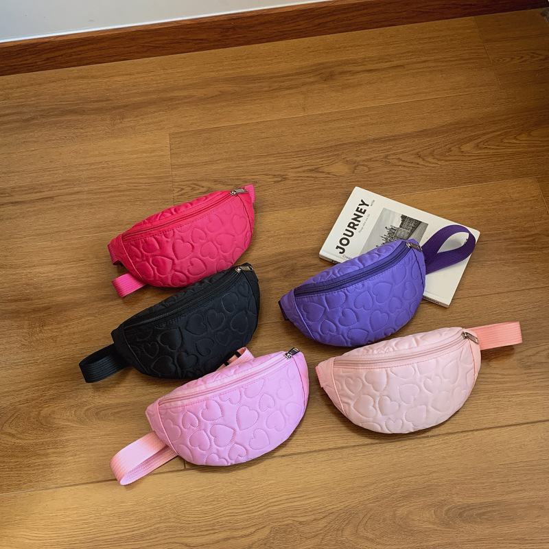 Bolso de pecho para niños y niñas de color sólido simple dulce amor estilo occidental mini bolso de mensajero para bebés 2025 nuevo bolso para niños
