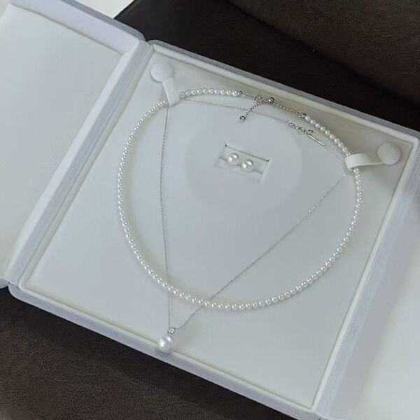Organic necklace from pearl