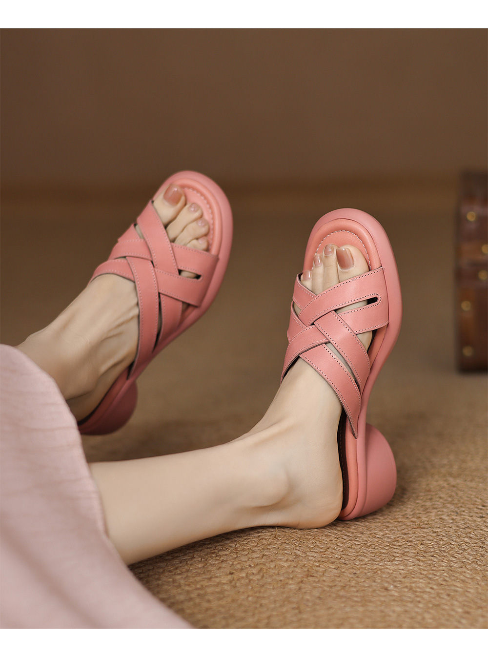 Sandal cao gót nữ mũi tròn hở ngón, da bò gót vuông 9 cm — đen chi tiết 13