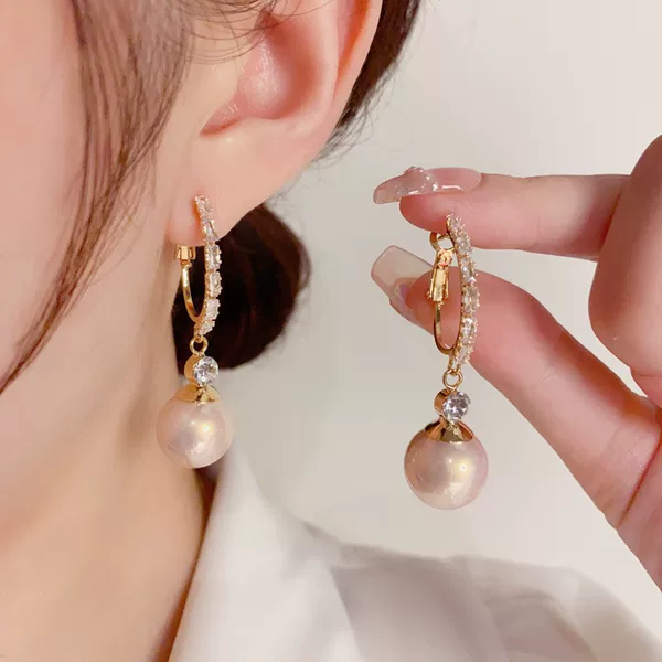 New High-End Elegant Pearl Earrings 925 Silver Needle Zircon Earrings Personalized Accessible Luxury Design Earrings Earrings