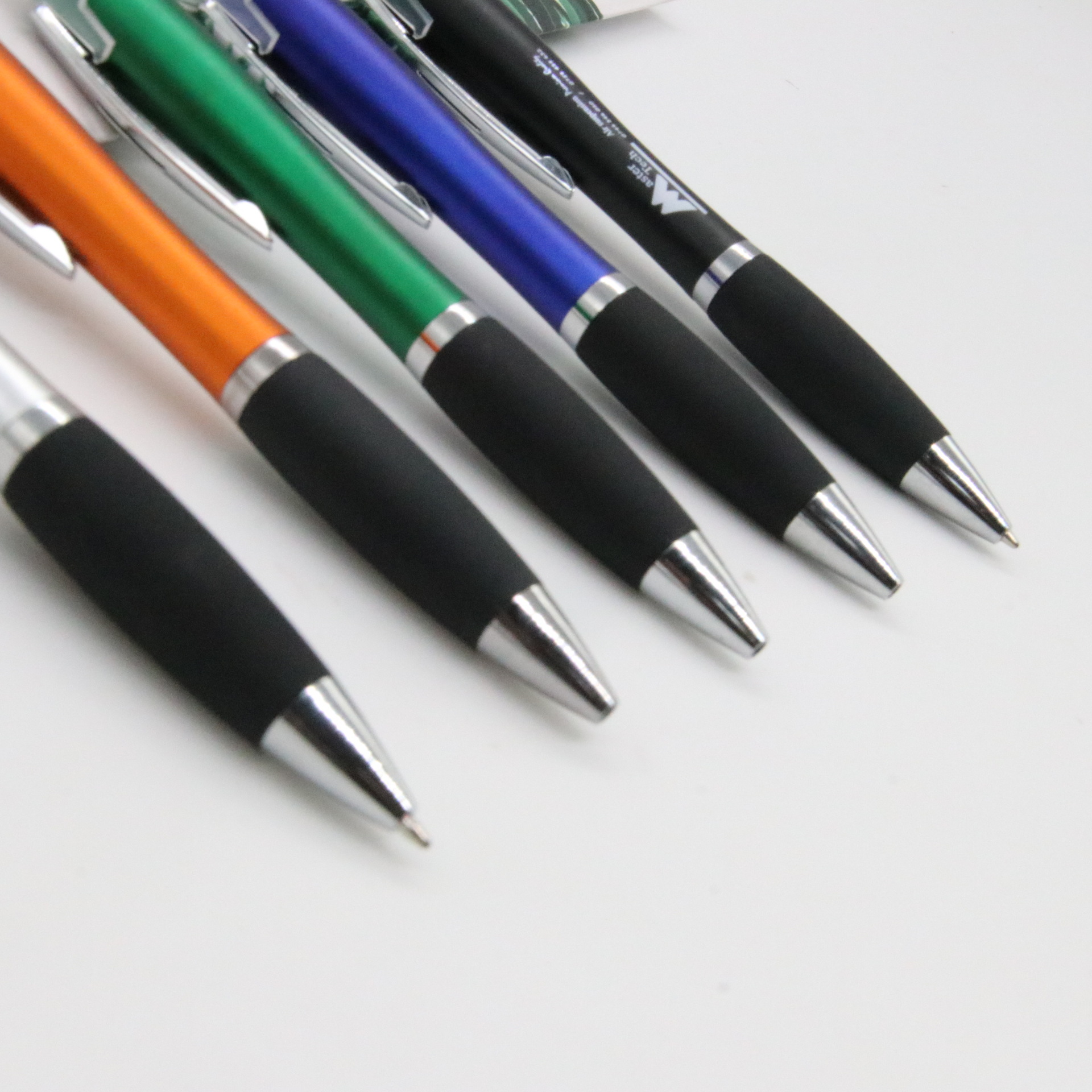 Venta al por mayor plástico táctil bolígrafo lámpara pluma multifuncional pluma de la lámpara de la pluma de la publicidad pantalla táctil pluma del teléfono móvil