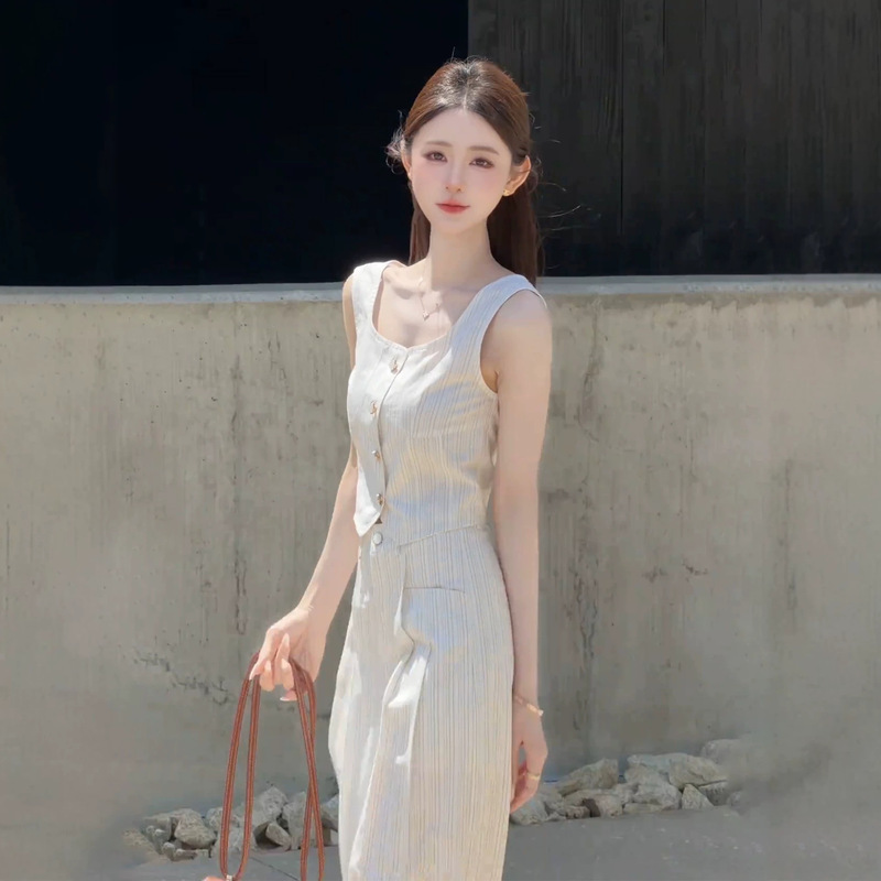 2026 Summer New Style Off-White Square-Neck Waist-Cinching Vest with Metal Buckle, Slim-Fit Sleeveless Wide-Leg Pants Fashion Set