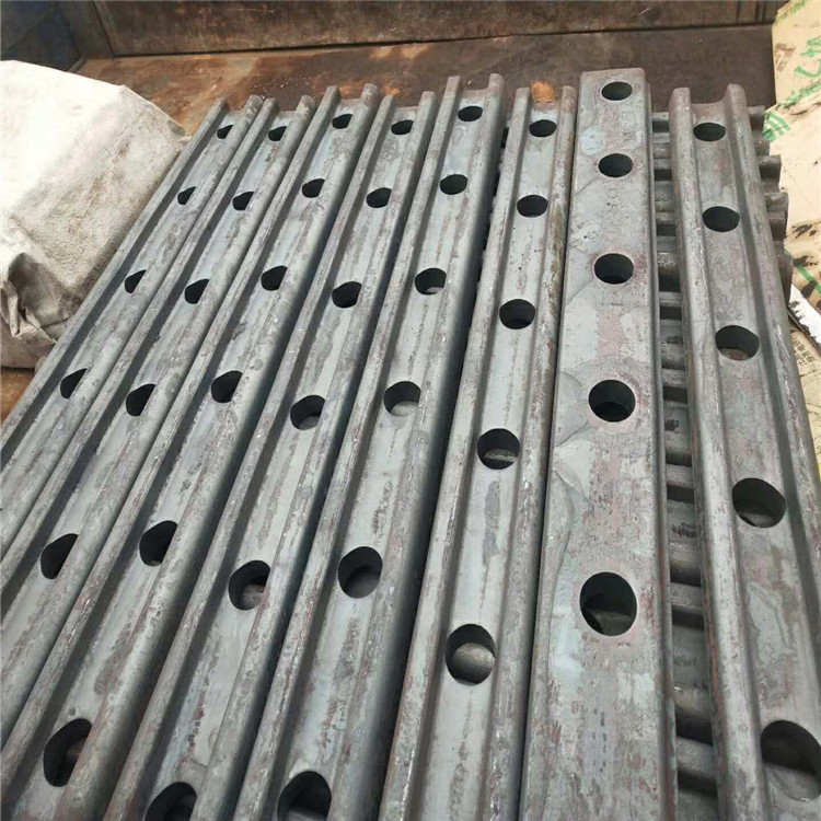 Placa de abrazadera ferroviaria de acero 8kg12kg22kgplaca de cola de pez 24kg placa de prensado de fijación de conexión ferroviaria 3