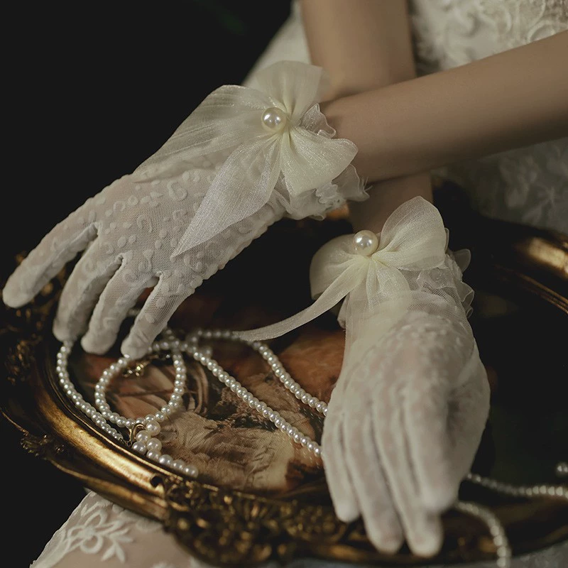 Short Lace Bridal Gloves with Pearls and Bow, Wrist-Length Elegant Wedding Accessory