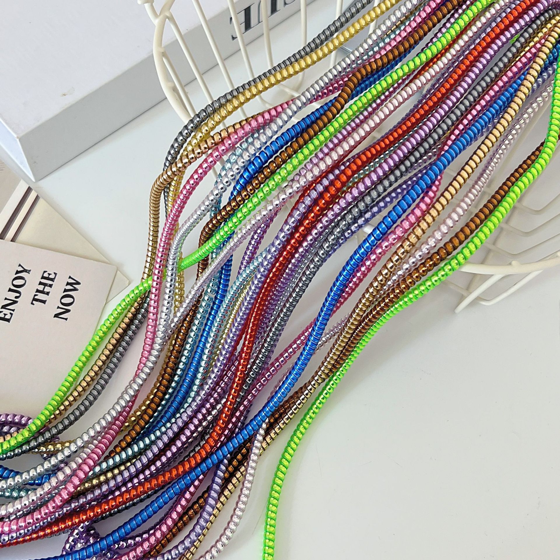 1 metro 4 Android adecuado para Apple Protección de cable de datos universal Cargador de resorte Cable de protección de bobinado Cuerda de protección para auriculares