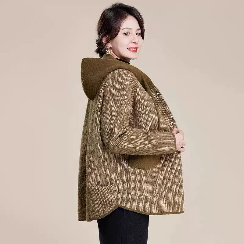 Осенний и зимний новый топ мама с капюшоном 45 лет