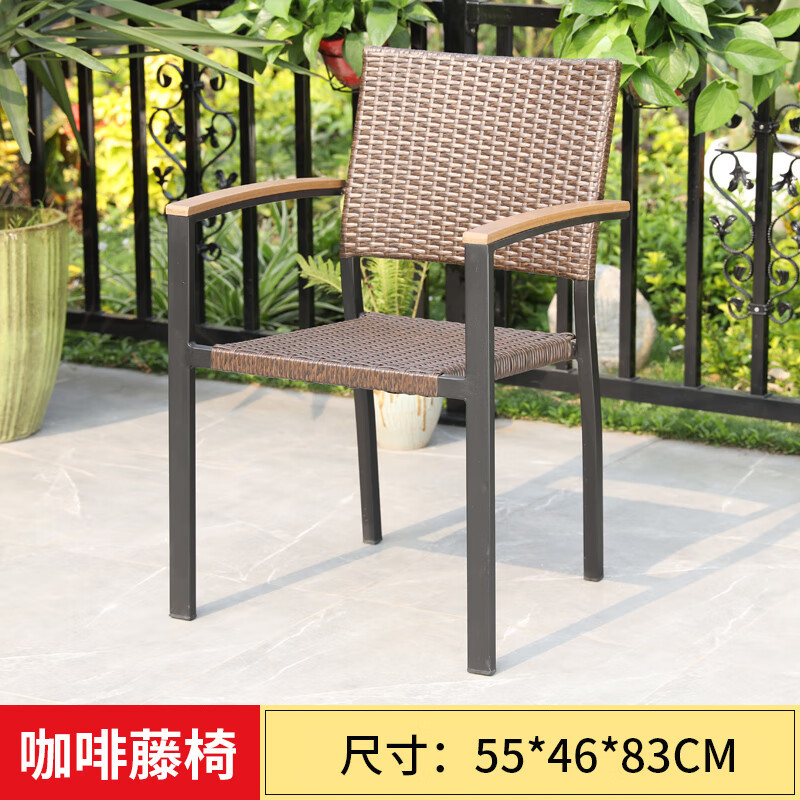 Taburetes al aire libre, sillas, mesas y sillas, balcón, patio, café, té, leche, comidas en el interior