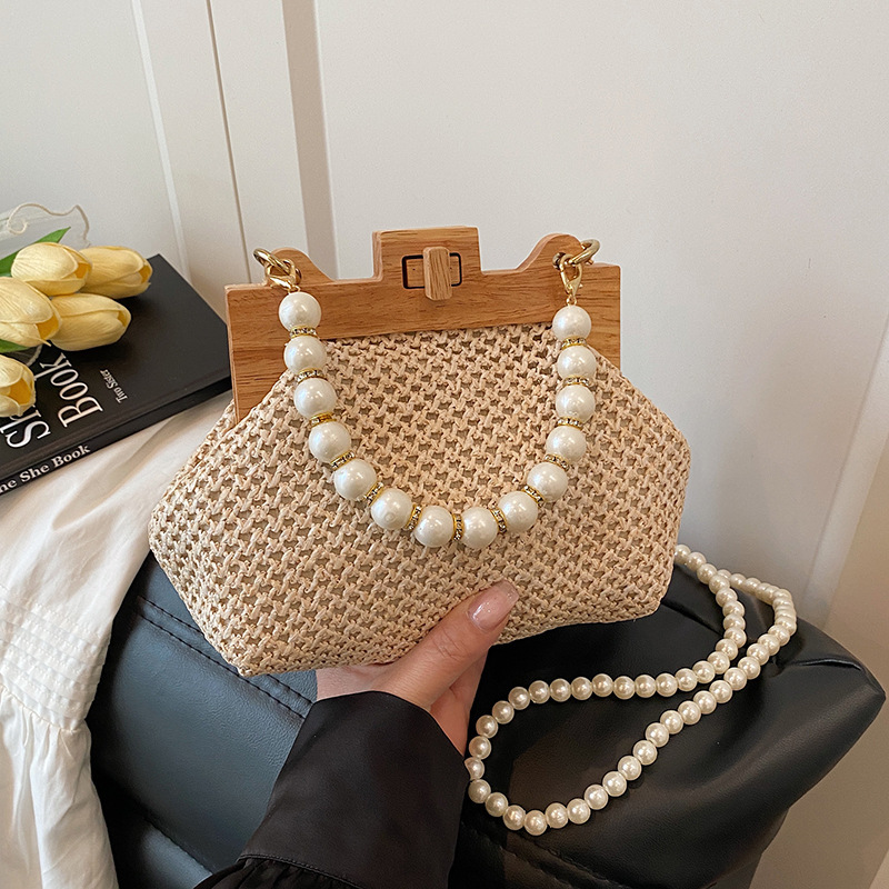 Summer Beach Seaside Vacation Pearl Chain Wooden Knit Hand Bag Fresh Shoulder Hand Bag for Women Summer Beach Seaside Vacation Pearl Chain Wooden Knit Hand Bag Fresh Shoulder Hand Bag for Women