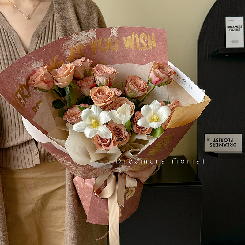 Papel de regalo romántico para ramos, papel de regalo de flores con estampado dorado de alta gama, papel elegante, papel atmosférico, materiales de embalaje para flores al por mayor